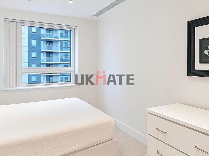 3 Bedroom Flat To Rent In Talisman Tower, Lincoln Plaza, E14