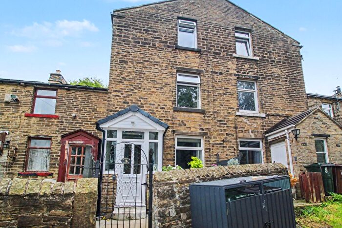 3 Bedroom Terraced House For Sale In Lister Ville, Bradford, BD15