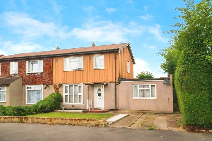 4 Bedroom Semi Detached House For Sale In Conway Drive, Hayes, Hillingdon, UB3