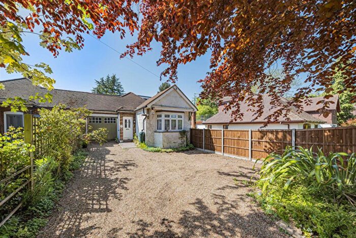 4 Bedroom Link Detached House For Sale In Manor Road, Cobham, Gravesend, DA13