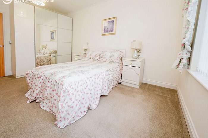 1 Bedroom Flat For Sale In Darwin Avenue, Worcester, WR5