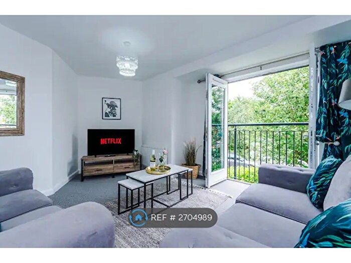 2 Bedroom Flat To Rent In Goldsmith Court, Coventry, CV3