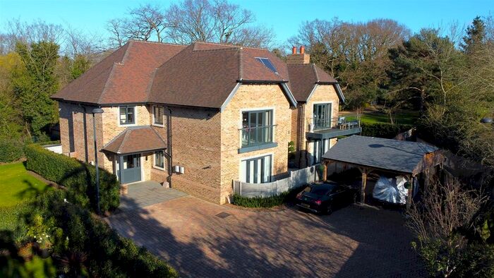 2 Bedroom Flat To Rent In High Road, Chigwell, IG7