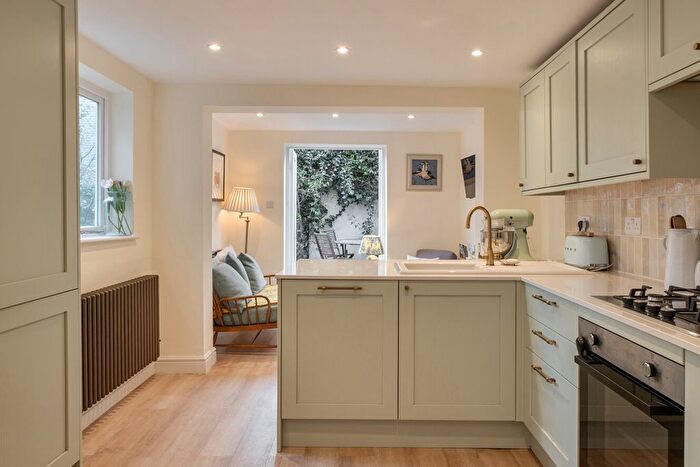 2 Bedroom Property For Sale In Parma Crescent, Battersea, SW11
