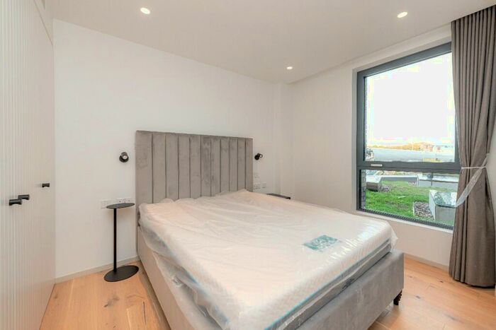 2 Bedroom Town House To Rent In Hall Place Gardens, St. Albans, Hertfordshire, AL1