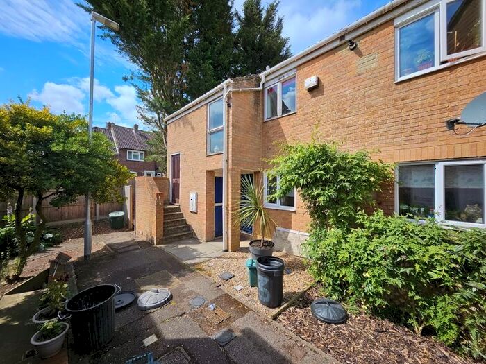 1 Bedroom Flat To Rent In Gainsborough Road, Hayes, UB4