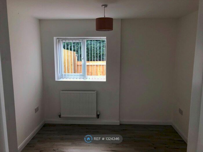 1 Bedroom Flat To Rent In Sandringham Place, Stourbridge DY8