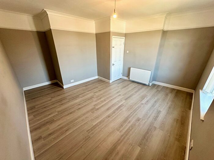 2 Bedroom End Of Terrace House To Rent In Broadowler Lane, Ossett, WF5