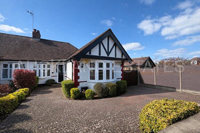 3 Bedroom Semi-Detached Bungalow For Sale In Oakroyd Close, Potters Bar, EN6