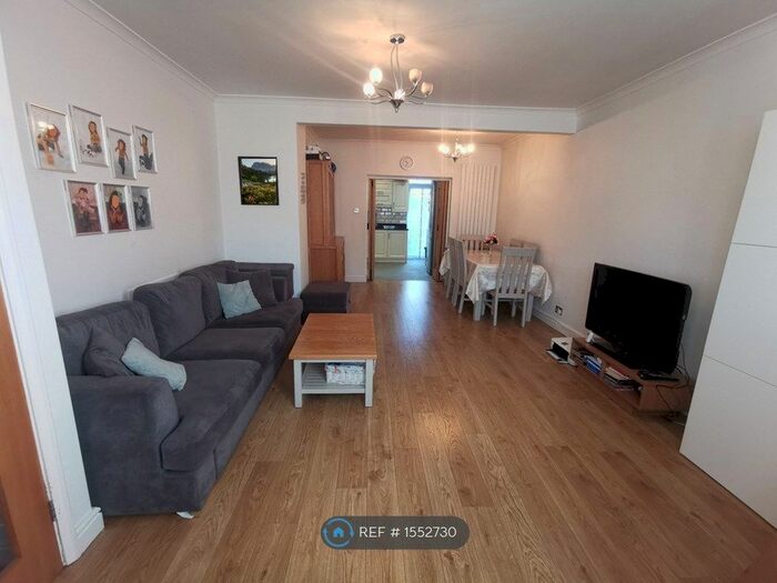 3 Bedroom Semi-Detached House To Rent In Cardinal Avenue, Borehamwood, WD6