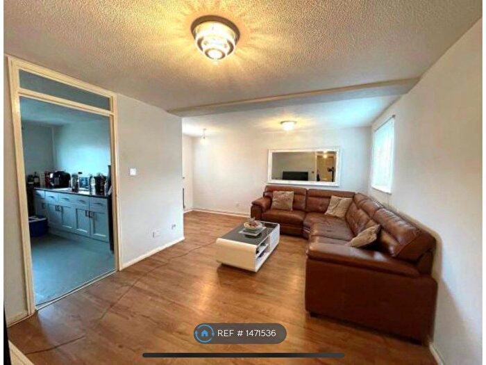 2 Bedroom Flat To Rent In Howard Close, Daventry, NN11