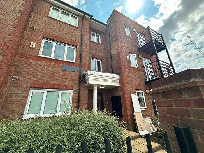 2 Bedroom Flat To Rent In Brotherhood Court, B Coldharbour Lane, Hayes, Greater London, UB3