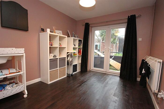 3 Bedroom Terraced House For Sale In Gloucester Crescent, Rushden, NN10