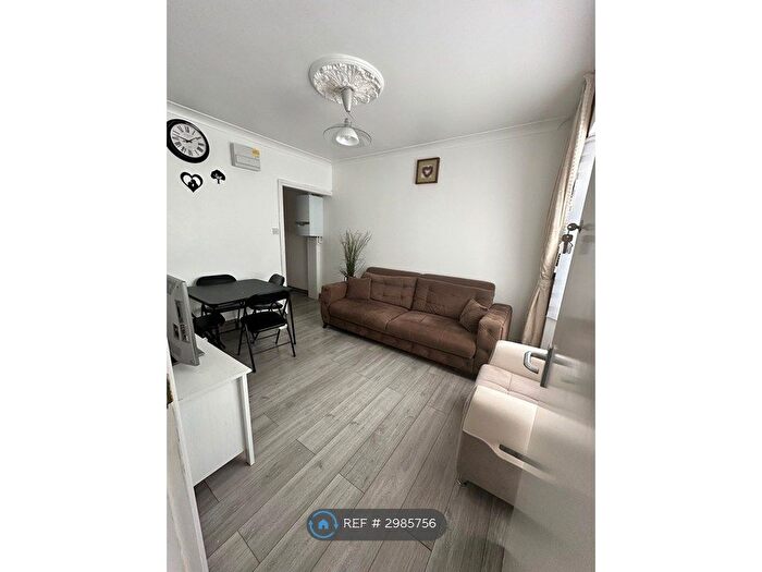 2 Bedroom Bungalow To Rent In Holly Road, Enfield, EN3