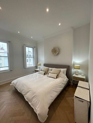2 Bedroom Flat To Rent In Stanley Gardens, Notting Hill, London, W11