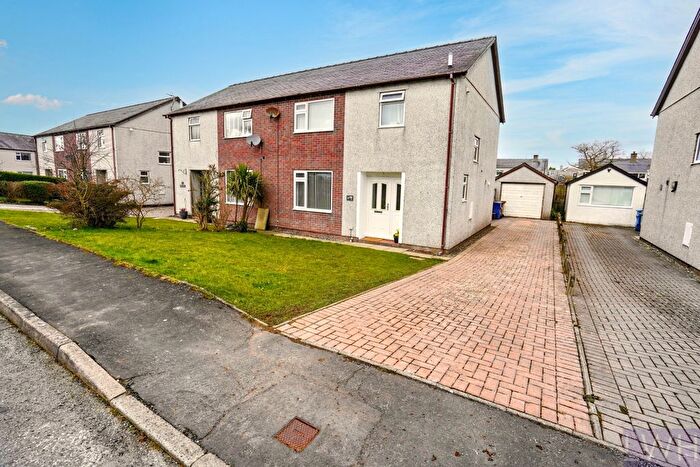 3 Bedroom Semi-Detached House For Sale In Dolwar, Y Ffor, Pwllheli, LL53