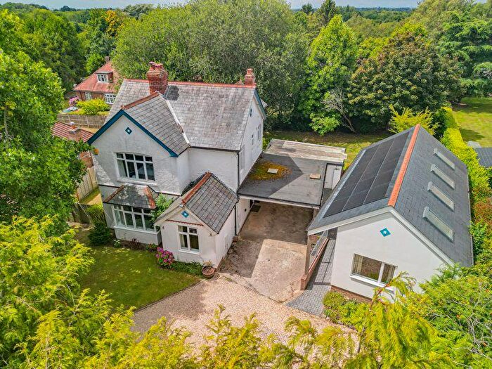 5 Bedroom Detached House For Sale In Botley Road, Southampton, SO31