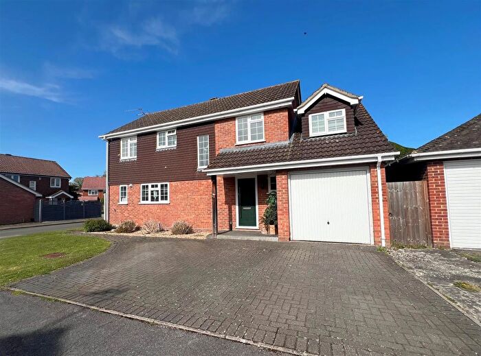 4 Bedroom Detached House For Sale In Martins Wood, Chineham, Basingstoke, RG24