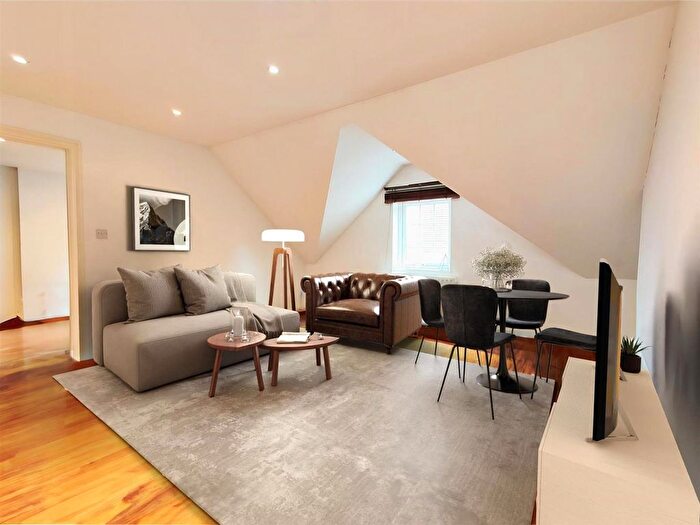 2 Bedroom Flat To Rent In South Hampstead, London, NW6