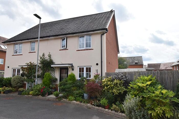 3 Bedroom Semi Detached House For Sale In Field Close, Harrietsham, Maidstone, ME17