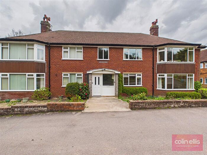 2 Bedroom Flat For Sale In Queen Margarets Road, Scarborough, YO11