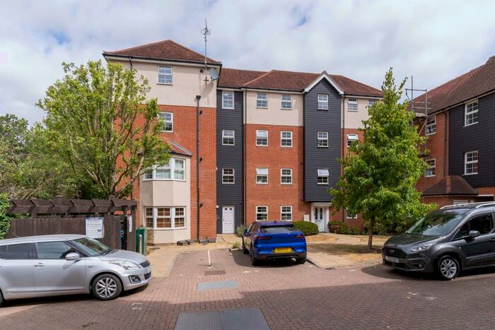 2 Bedroom Flat To Rent In Dearlove Place, Bishops Stortford, Herts, CM23