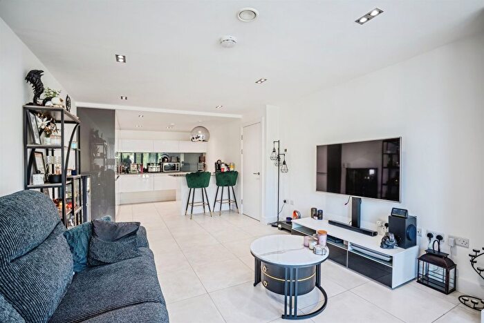 2 Bedroom Flat For Sale In Severn Quay, Chepstow, NP16