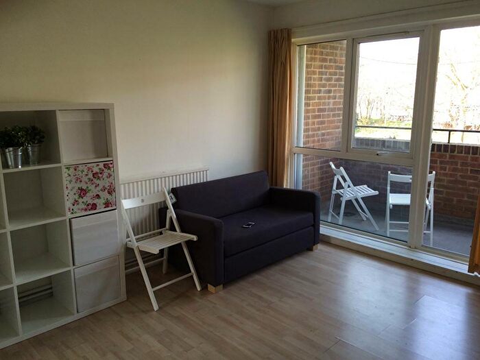 Studio To Rent In Rochdale Way, London, SE8