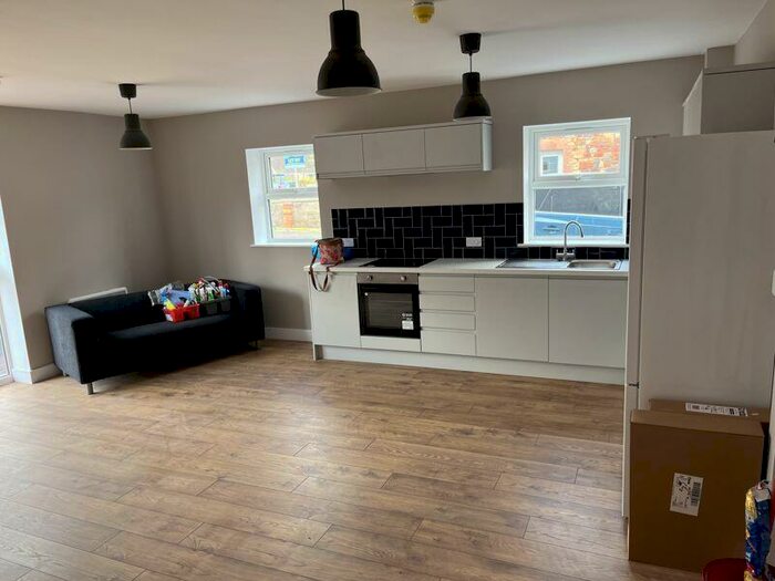 2 Bedroom Detached House To Rent In Gloucester Road, Bristol, BS34