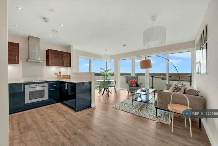 2 Bedroom Flat To Rent In The Peninsula, Gillingham, ME7