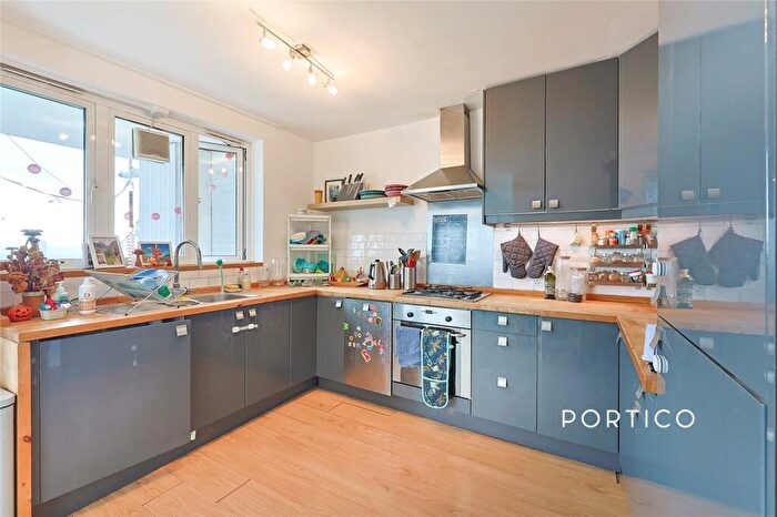 2 Bedroom Flat To Rent In Shuttleworth Road, London, SW11