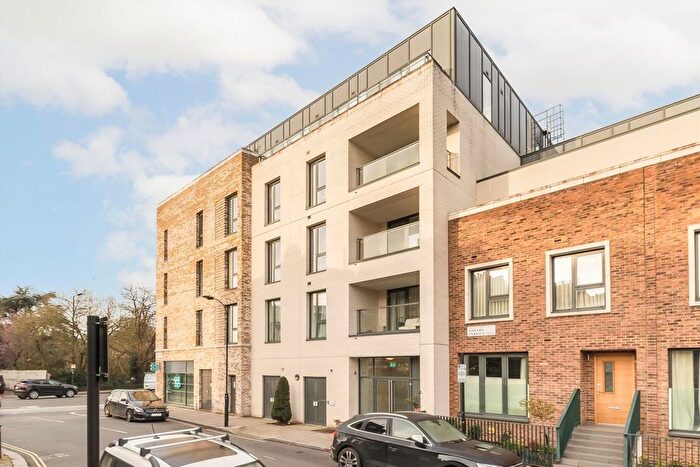 2 Bedroom Flat For Sale In Greenside Road, Shepherds Bush, W12