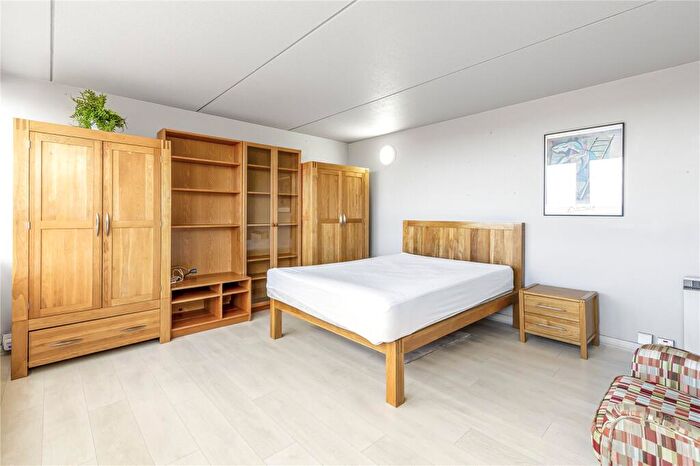 3 Bedroom Penthouse To Rent In Strasburg Road, London, SW11