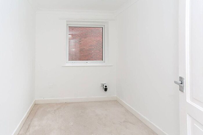 2 Bedroom Flat To Rent In Valley Green, Hemel Hempstead, HP2