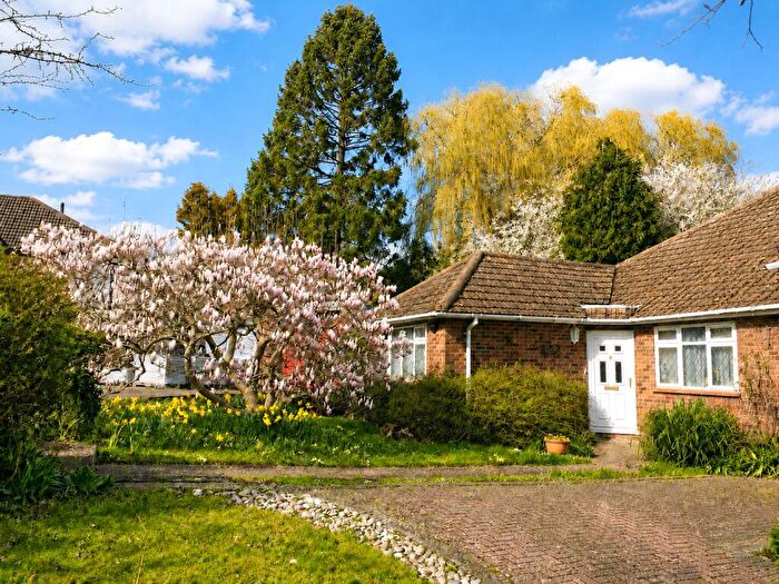 2 Bedroom Bungalow For Sale In Vyse Close, Barnet, EN5