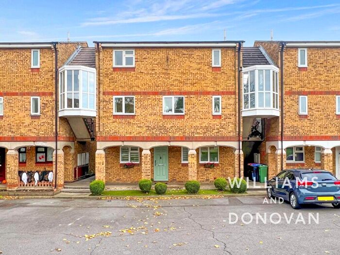 2 Bedroom Flat For Sale In Charleston Court, Basildon, SS13