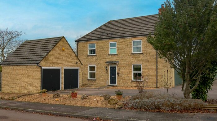 4 Bedroom Detached House To Rent In Honeysuckle Close, Calne, SN11