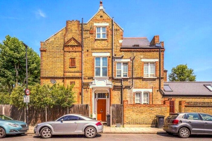 2 Bedroom Flat To Rent In Kings Avenue, Clapham, SW4