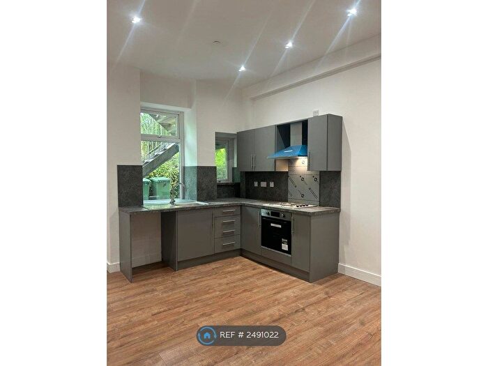 1 Bedroom Flat To Rent In Newchurch Road, Bacup, OL13