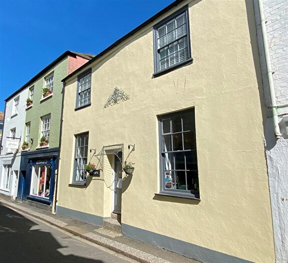 4 Bedroom Retail For Sale In Fore Street, Fowey, PL23