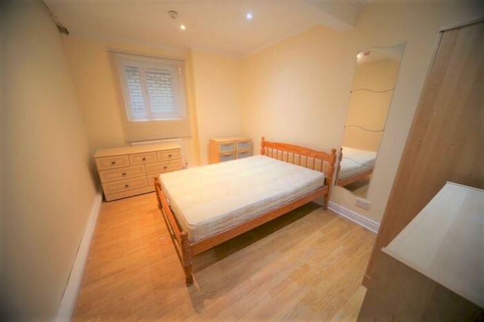 2 Bedroom Flat To Rent In Springbank House, Headingley Lane, Headingley, Leeds, LS6