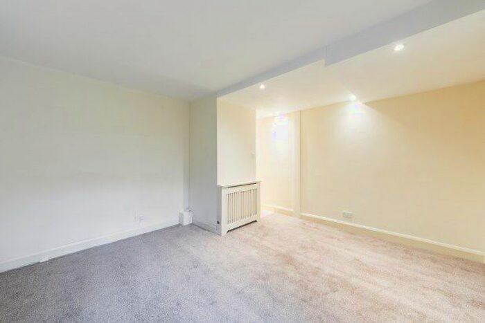 2 Bedroom Flat To Rent In Ifield Road, Earls Court, SW10