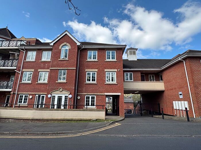 2 Bedroom Flat To Rent In Coningsby Road, High Wycombe, HP13