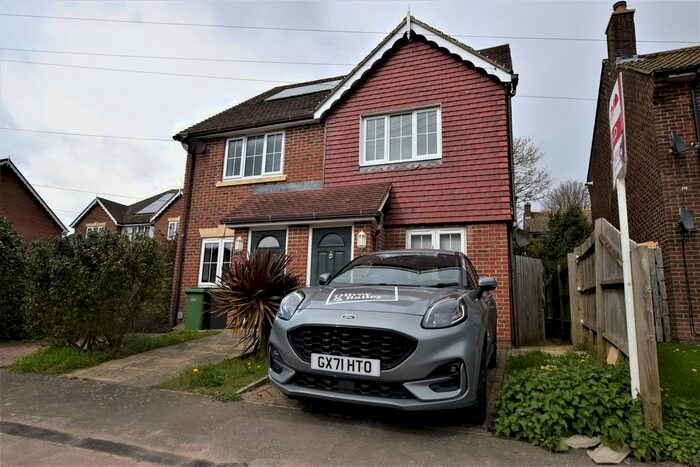 2 Bedroom Semi-Detached House To Rent In Fellows Road, Hastings, TN34