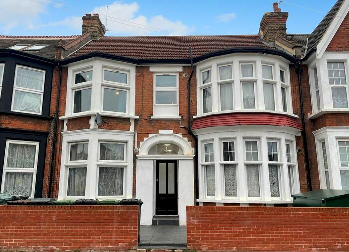 1 Bedroom Flat To Rent In Boscombe Avenue, London E10