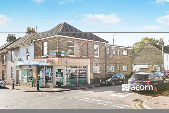 2 Bedroom Flat To Rent In Bryant Road, Strood, Rochester, ME2