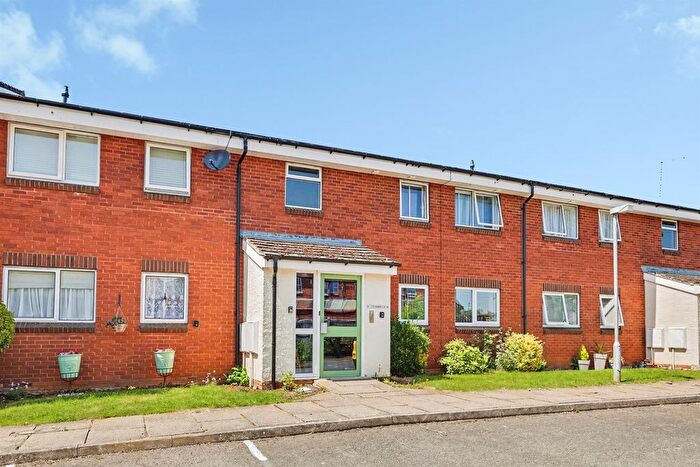 2 Bedroom Flat For Sale In Elmhurst Court, Northampton, NN3