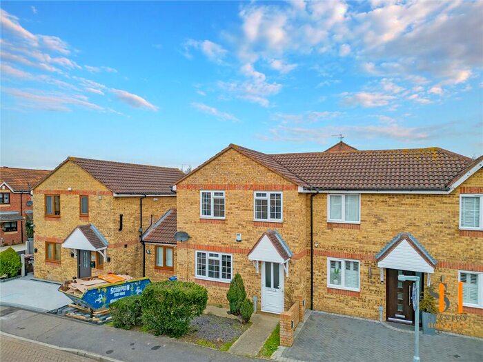 3 Bedroom Semi-Detached House To Rent In Danbury Crescent, South Ockendon, Essex, RM15