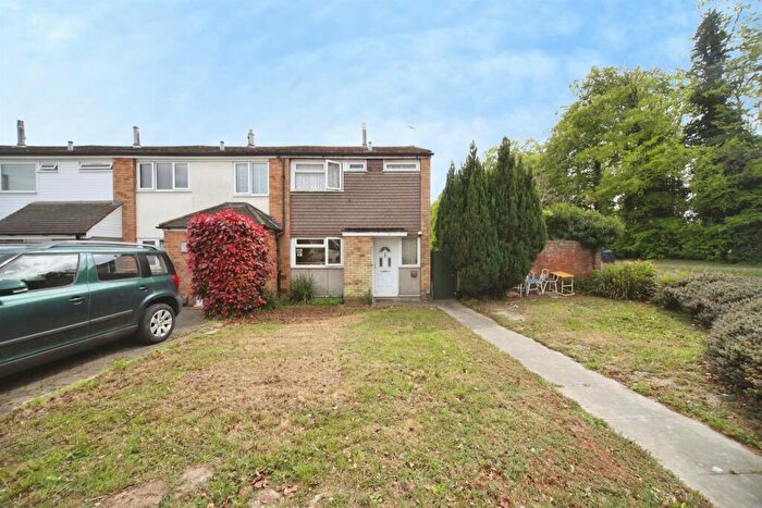 3 Bedroom End Of Terrace House For Sale In Little Berries, Luton, LU3