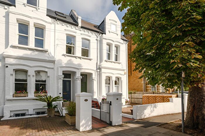 1 Bedroom Flat To Rent In Pelham Road, Wimbledon, London, SW19